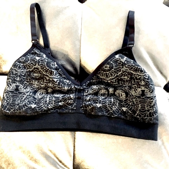 ATHLETA Bra, bralette, wireless, adjustable straps. Black | White. Small - Picture 1 of 5